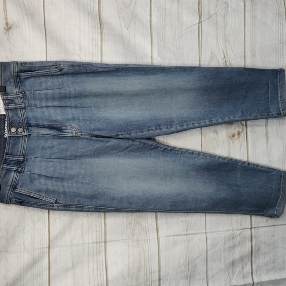 SONOMA High Rise Pleated Front Relaxed Light Wash Jeans, Size 8 - Picture 1 of 9